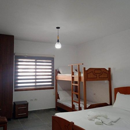 Villa Besnik, Rooms For Rent فلورا المظهر الخارجي الصورة