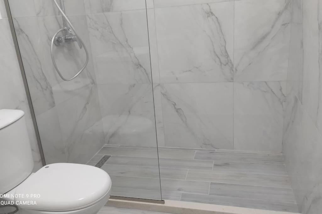 Villa Besnik, Rooms For Rent فلورا المظهر الخارجي الصورة