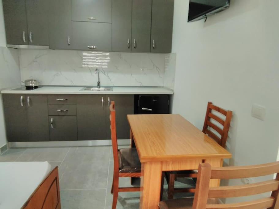Villa Besnik, Rooms For Rent فلورا المظهر الخارجي الصورة