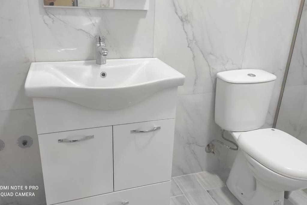 Villa Besnik, Rooms For Rent فلورا المظهر الخارجي الصورة