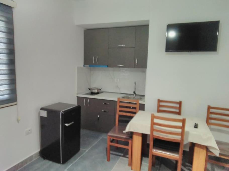 Villa Besnik, Rooms For Rent فلورا المظهر الخارجي الصورة
