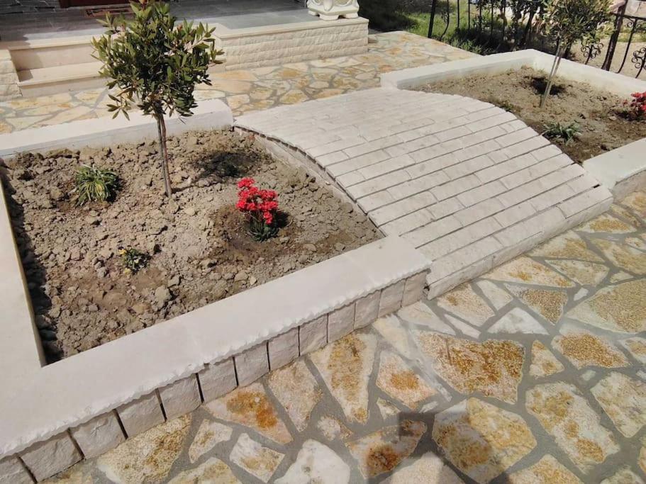 Villa Besnik, Rooms For Rent فلورا المظهر الخارجي الصورة