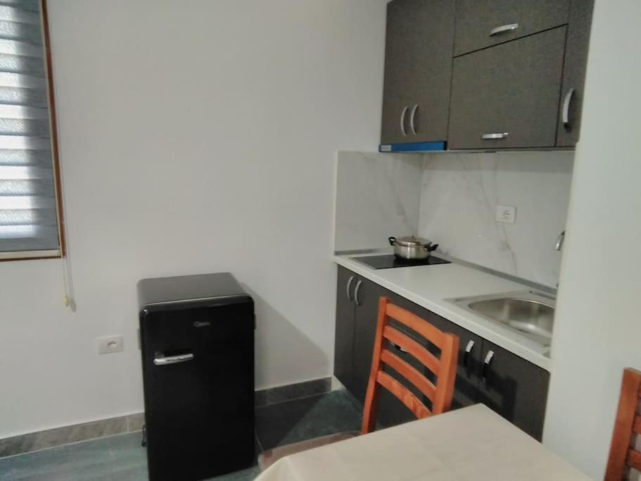 Villa Besnik, Rooms For Rent فلورا المظهر الخارجي الصورة