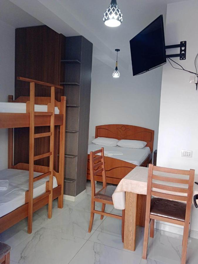Villa Besnik, Rooms For Rent فلورا المظهر الخارجي الصورة