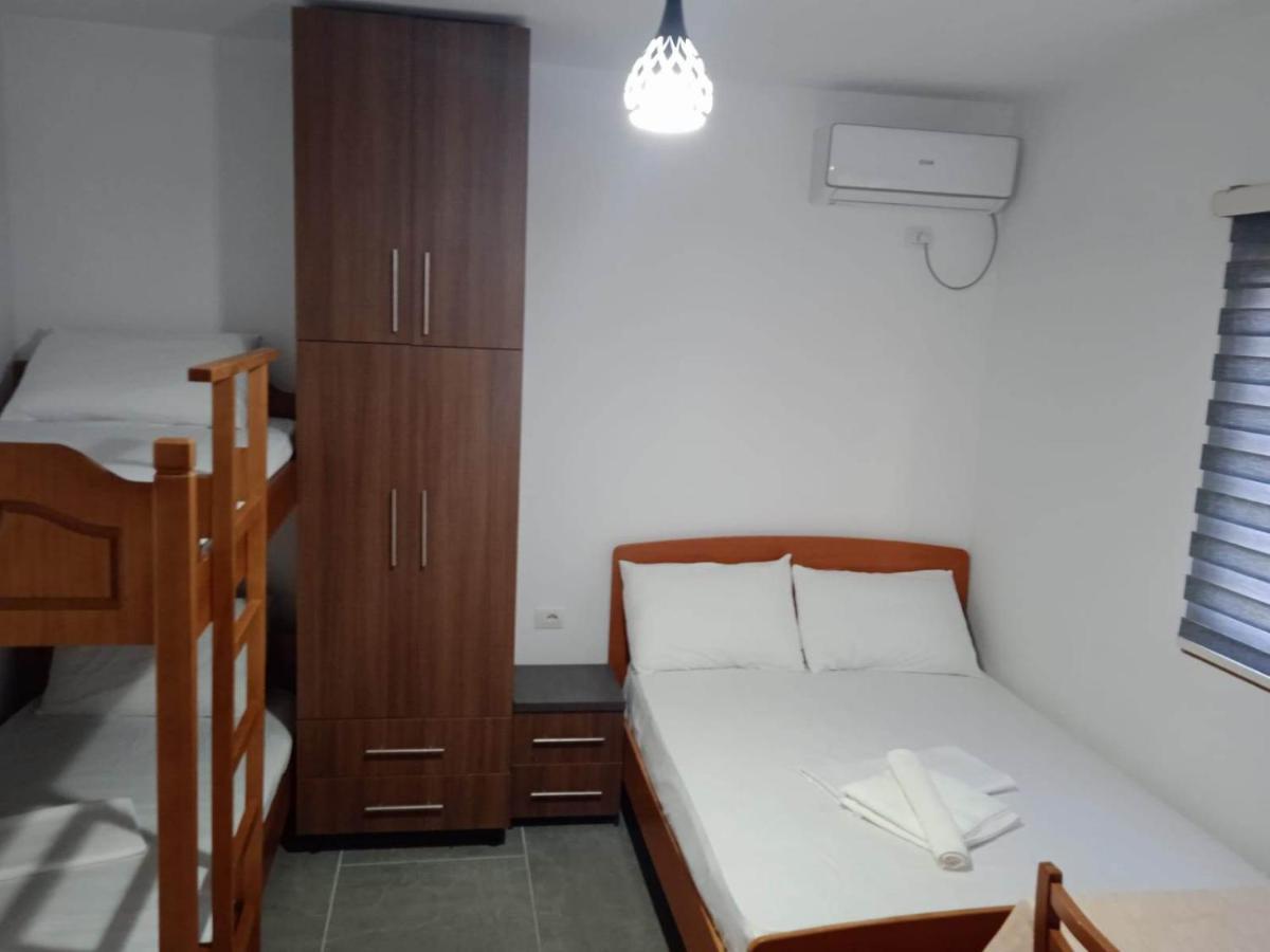 Villa Besnik, Rooms For Rent فلورا المظهر الخارجي الصورة